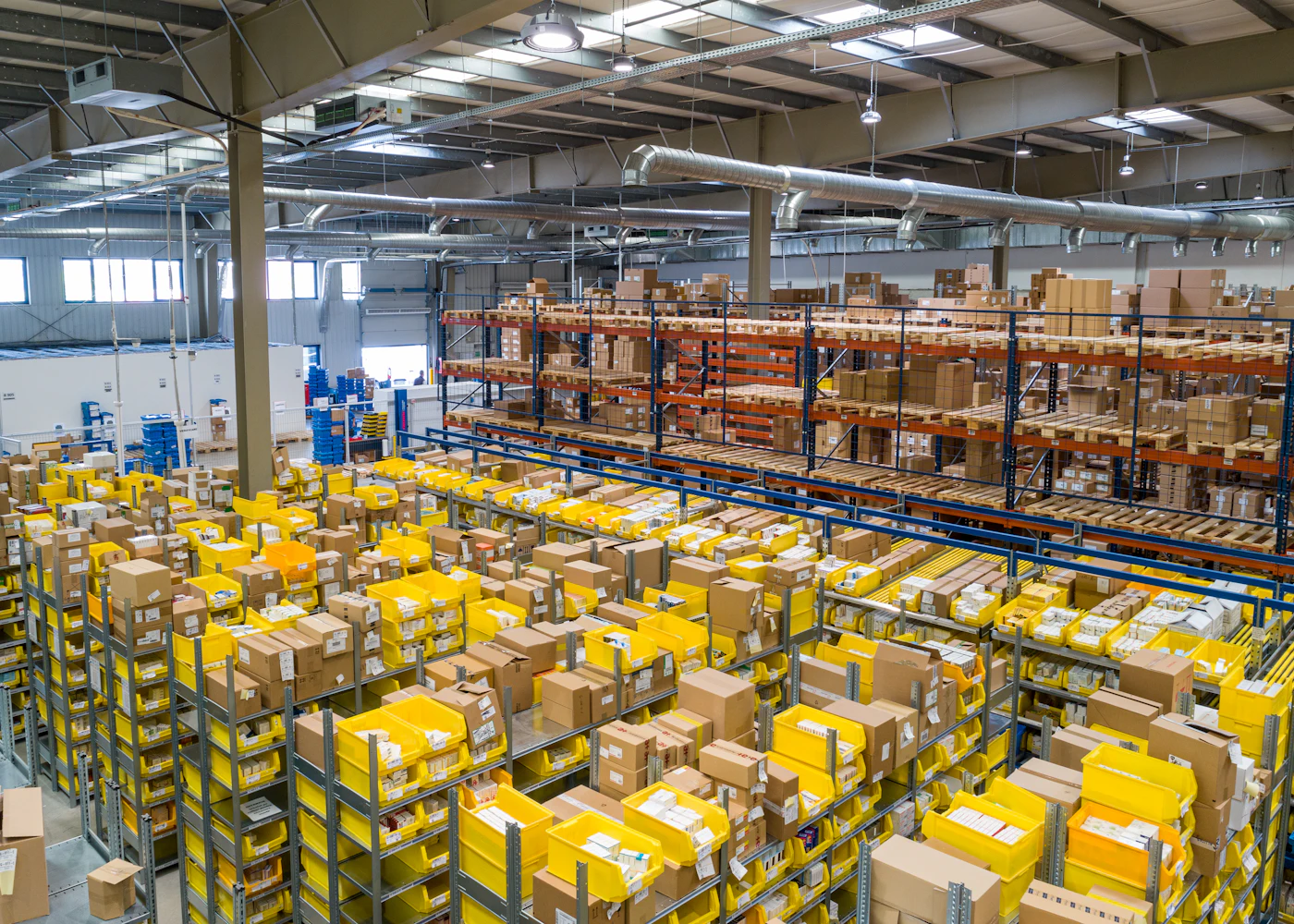 Préparation de marchandises en entrepôt, visuel illustratif